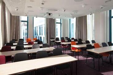 هتل Scandic Hamburg Emporio