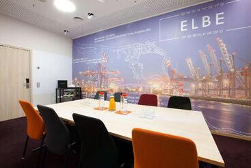 هتل Scandic Hamburg Emporio
