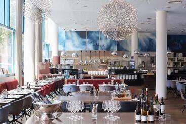 هتل Scandic Hamburg Emporio