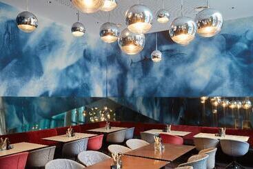 هتل Scandic Hamburg Emporio