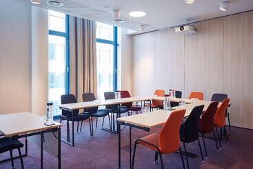 هتل Scandic Hamburg Emporio