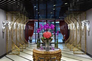 Sura Design Hotel & Suites