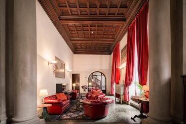 هتل Torre Guelfa Palazzo Acciaiuoli