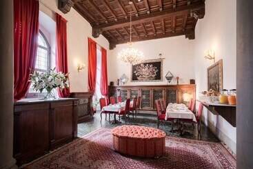 هتل Torre Guelfa Palazzo Acciaiuoli