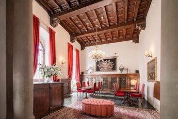هتل Torre Guelfa Palazzo Acciaiuoli