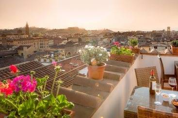هتل Torre Guelfa Palazzo Acciaiuoli
