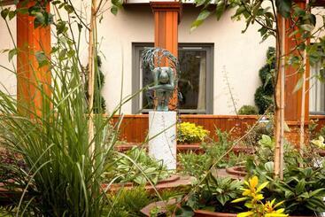 Westport Plaza Hotel, Spa & Leisure