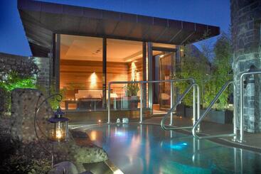 Westport Plaza Hotel, Spa & Leisure