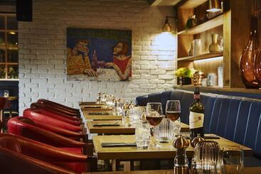 Westport Plaza Hotel, Spa & Leisure