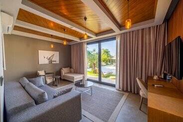 Moyo Luxury Boutique Hotel & Beach