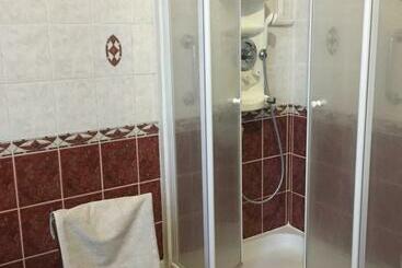تختخواب و صبحانه Augustodun Home