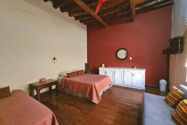 پانسیون Hostal Iká