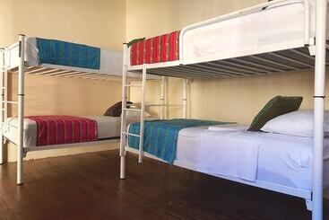 پانسیون Hostal Iká