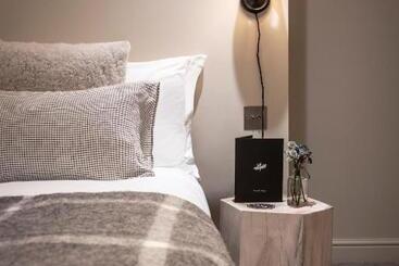 هاستل The Maytime Inn