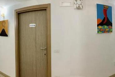 تختخواب و صبحانه A Room De  Scugnizzi