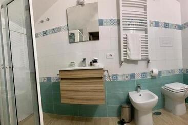تختخواب و صبحانه A Room De  Scugnizzi