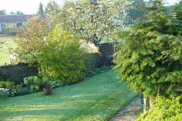 تختخواب و صبحانه Herb Cottage