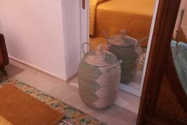 تختخواب و صبحانه Mandorleolio