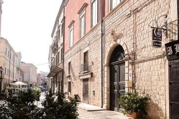 تختخواب و صبحانه Milcovich Suites