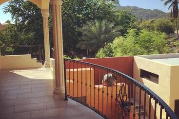 پانسیون Villa La Joya