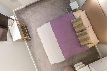 Art & Comfort Rooms