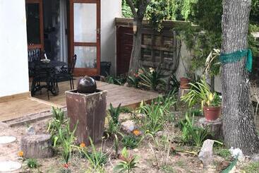 تختخواب و صبحانه Cul De Sac   Accommodation