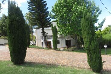 تختخواب و صبحانه Cul De Sac   Accommodation