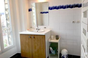 تختخواب و صبحانه Les Chambres De Louis