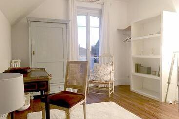 تختخواب و صبحانه Les Chambres De Louis