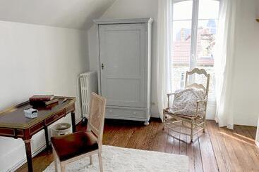 تختخواب و صبحانه Les Chambres De Louis