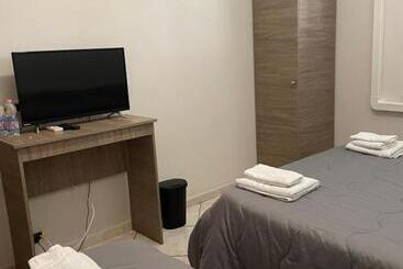 پانسیون Airport Tourist S Home