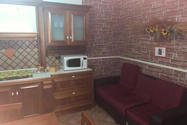 پانسیون Airport Tourist S Home
