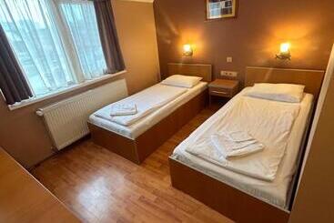 پانسیون Motel Al Capone