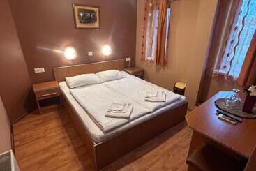 پانسیون Motel Al Capone