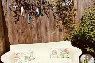 پانسیون Gastenverblijf  T Einde Sfeer   Privé Terras   Airco