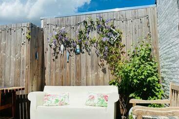 پانسیون Gastenverblijf  T Einde Sfeer   Privé Terras   Airco