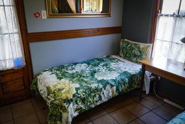 پانسیون Outentique Accommodation