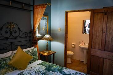 پانسیون Outentique Accommodation