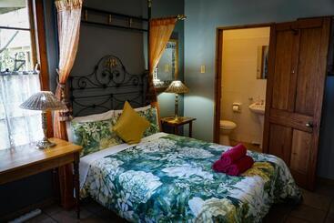 پانسیون Outentique Accommodation