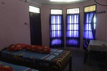پانسیون Nias Kristov Surf Camp