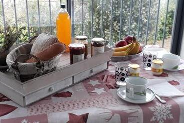 تختخواب و صبحانه Domaine De La Clotte