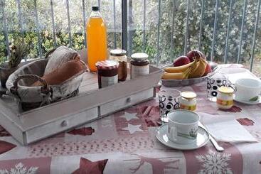 تختخواب و صبحانه Domaine De La Clotte