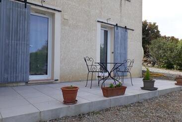 تختخواب و صبحانه Domaine De La Clotte