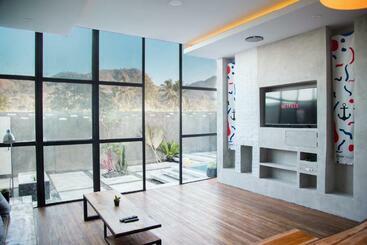 تختخواب و صبحانه Flores Passport House