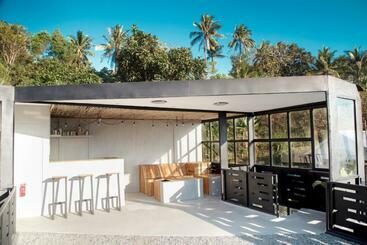 تختخواب و صبحانه Flores Passport House