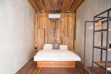 تختخواب و صبحانه Flores Passport House
