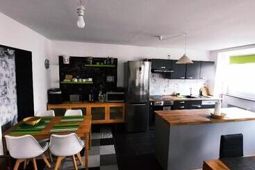 تختخواب و صبحانه Rooms In Shared House Saarbrucken Center