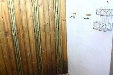 تختخواب و صبحانه Tidimalo Lodge