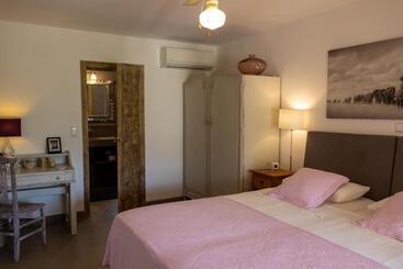 تختخواب و صبحانه Villa Foia Vella   Adults Only