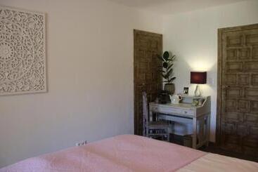 تختخواب و صبحانه Villa Foia Vella   Adults Only